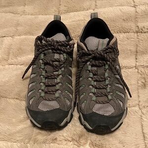 Oboz Sawtooth Low Waterproof Hiking Shoes -- Women's Size 6.5